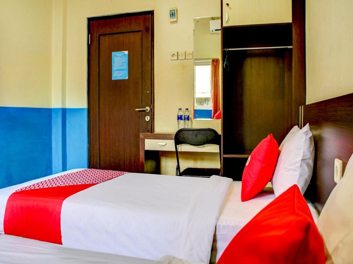 Oyo 90162 Remboelan Guest House Sungai Lutus Exterior foto